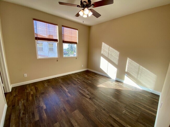 Building Photo - Stylish 3-Story Townhome with Balconies & Open-Concept Living