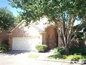 Building Photo - 6983 Oakwood Park