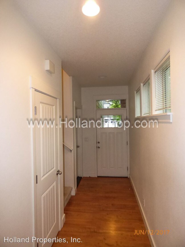 Building Photo - 4248 SW Highgate Ter