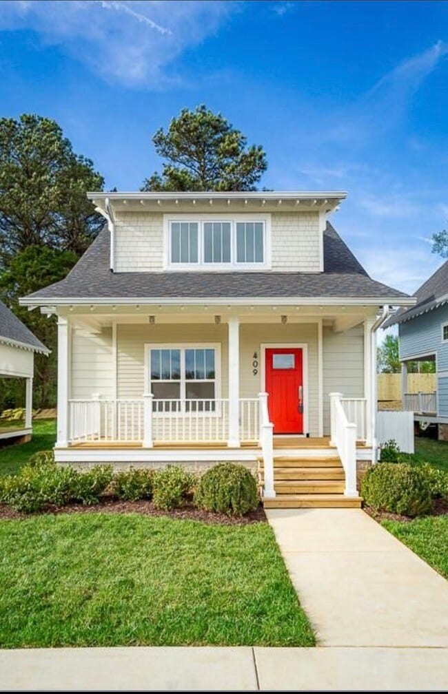 Building Photo - 409 Juniper Dr