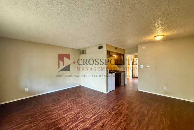 Building Photo - AVAILABLE! 1 Bed 1 Bath Apartment Near Downtown Tyler!