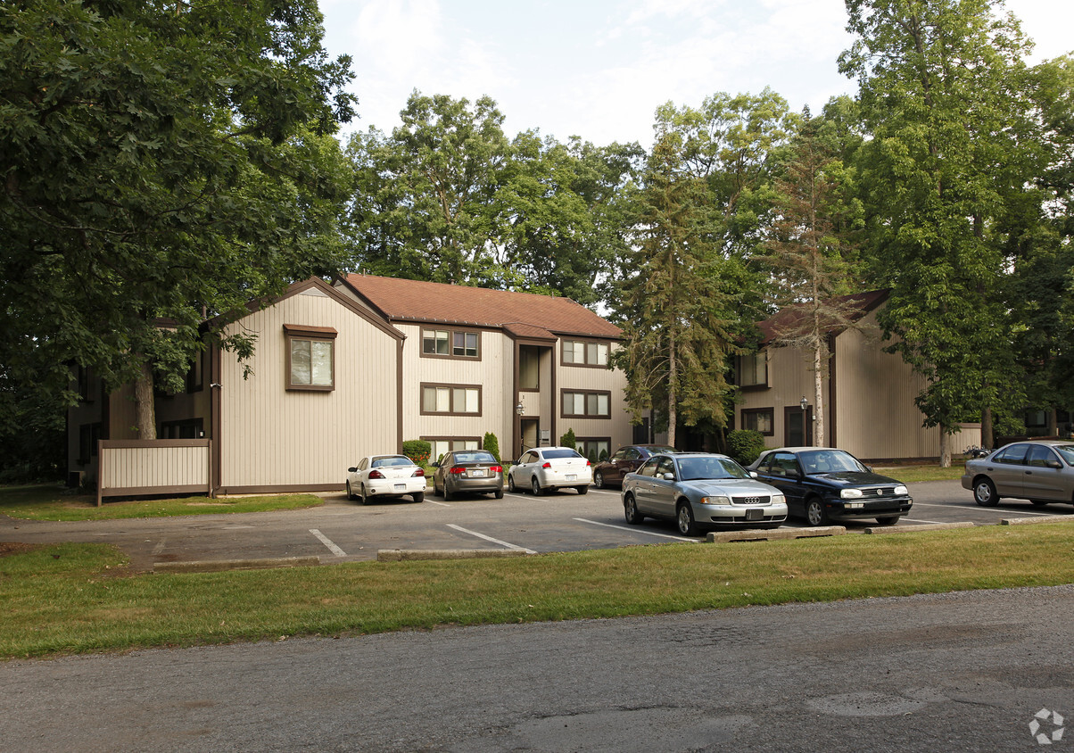 Primary Photo - The Oaks Apartments