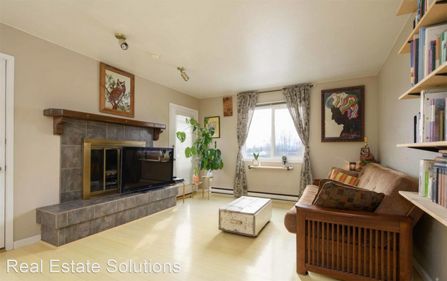 Building Photo - 2 br, 1 bath House - 8601 Molanary Dr #11