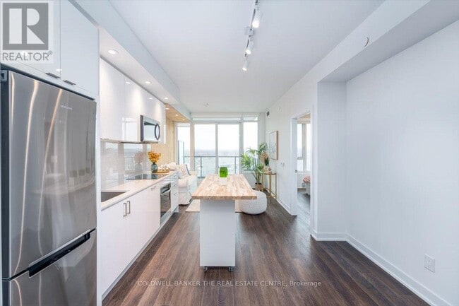 Building Photo - 1928 Lake Shore Blvd W