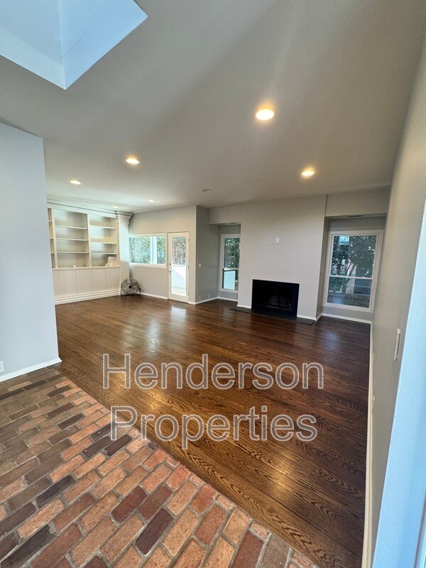 Foto del edificio - 501 Fenton Pl