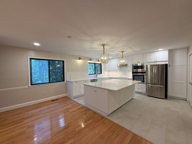 Building Photo - Lakeridge Gem