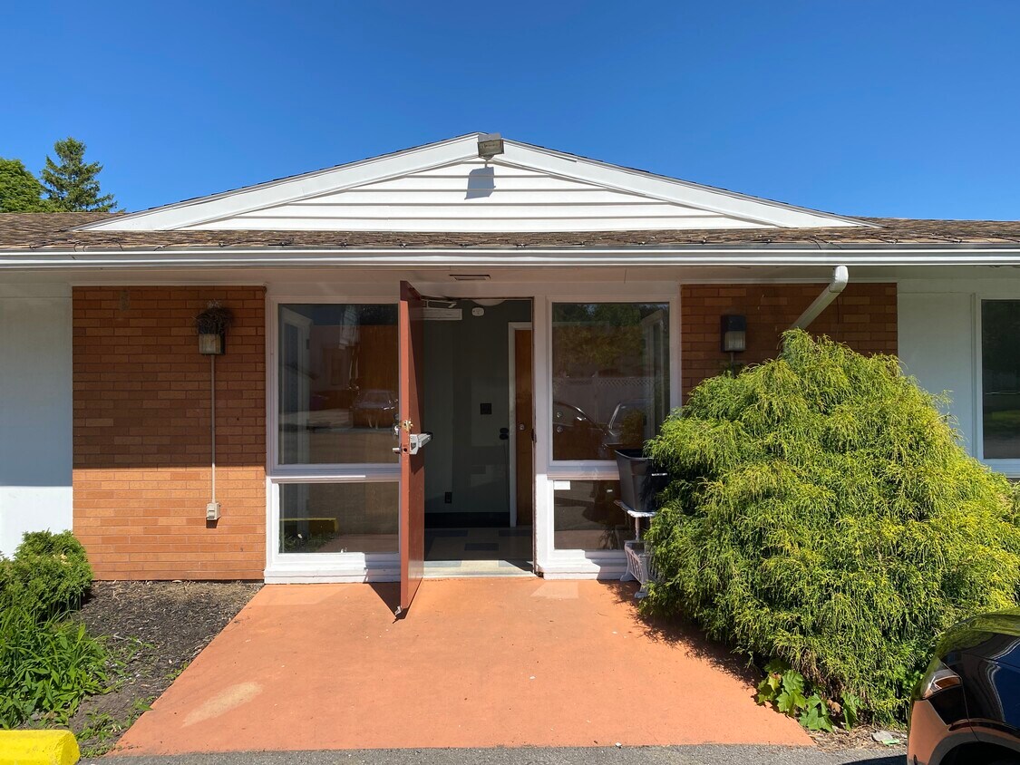 PRIVATE ENTRANCE - 245 S Main St