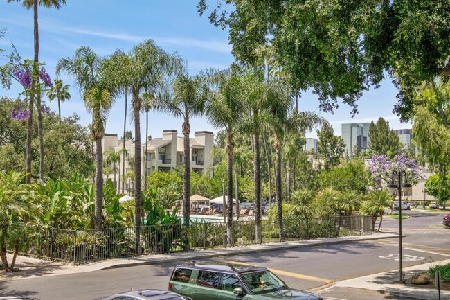 Building Photo - 5535 Canoga Ave