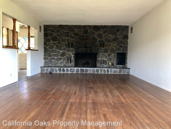 Building Photo - 10840-10848 Santa Rosa Rd