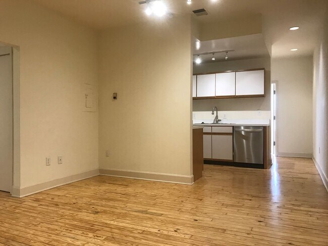 Foto del interior - 692 N High St