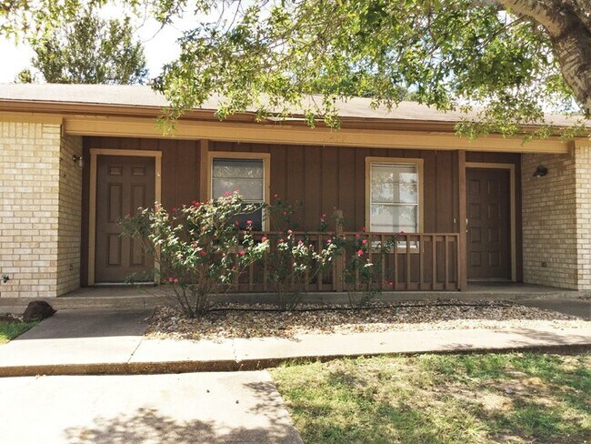 Building Photo - 2422 Pecan Ridge Dr