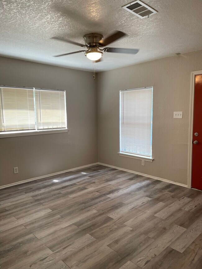 Habitación delantera - 10910 Baltic Dr