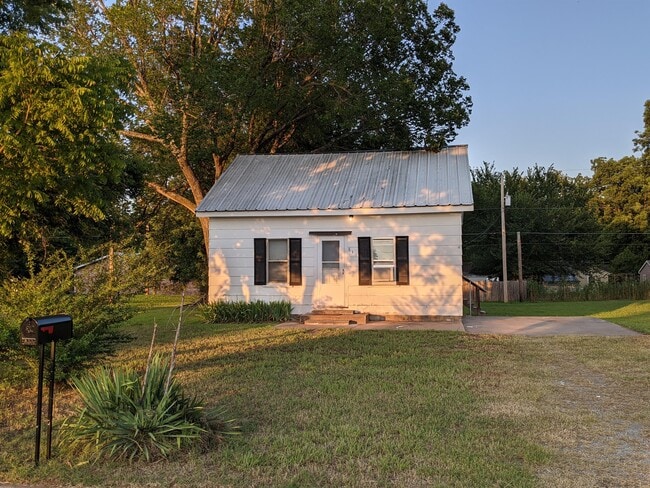 Photo - 831 S Burdick St House