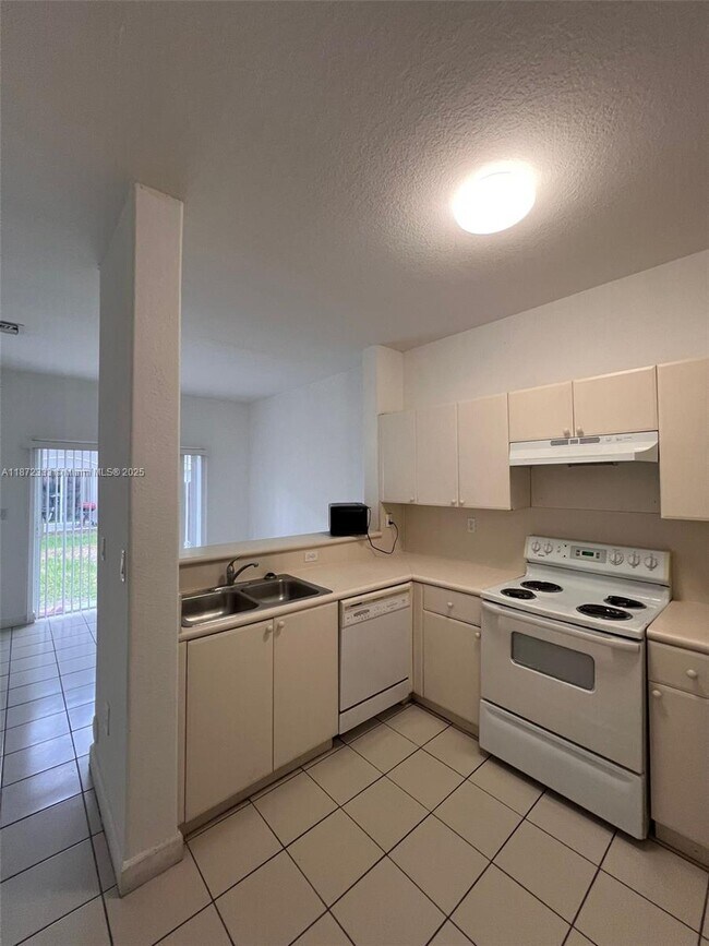 Foto del edificio - 1535 SE 26th St