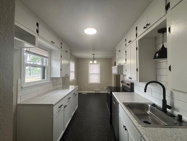 Building Photo - Perfect for Anyone Looking for a Move-in-Ready Space That Feels Like Home! Rent or Rent To Own Av...