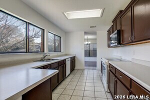 Foto del edificio - 8026 Manderly Pl
