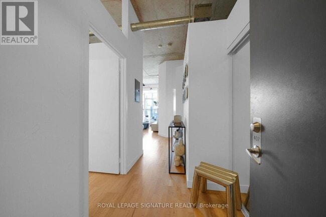 Building Photo - 955 Queen St W