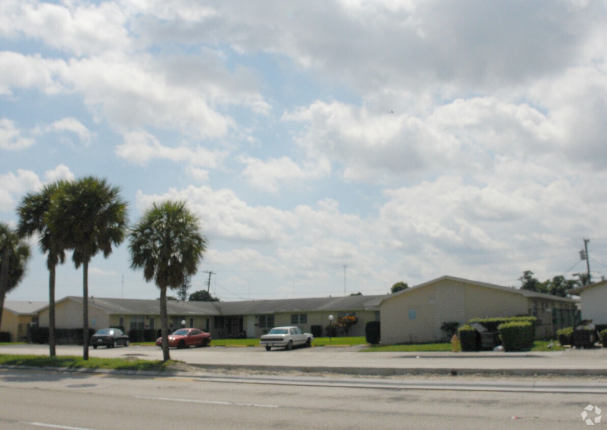 Building Photo - 7624 Pembroke Rd