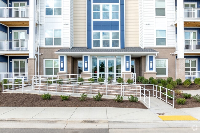 Building Photo - The Ironwood at Waldorf Station