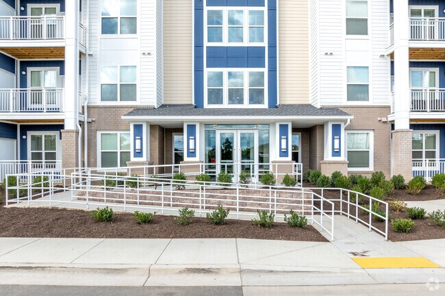 Entrada - The Ironwood at Waldorf Station