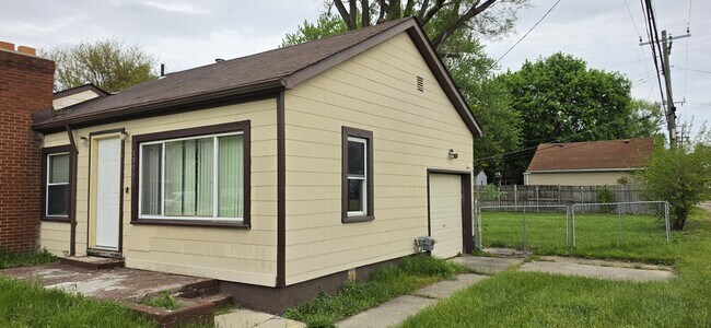 Building Photo - 13501 Vernon Ave
