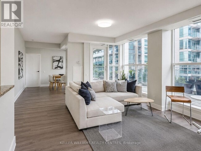 Building Photo - 2067 Lake Shore Blvd W