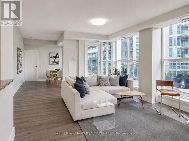 Photo du bâtiment - 2067 Lake Shore Blvd W