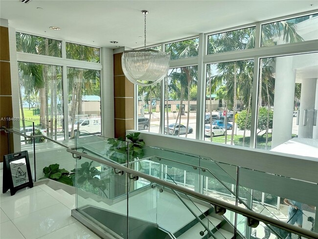 Building Photo - 1800 N Bayshore Dr