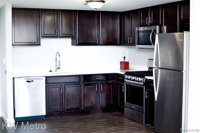 Building Photo - 250 E Harbortown Dr