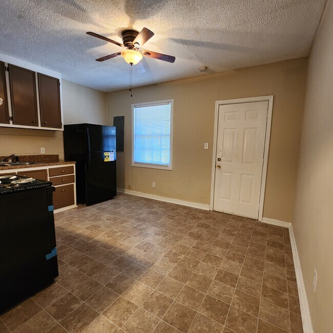 Building Photo - 101 Gurr Dr