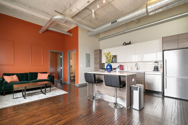 Building Photo - 500 S Ervay St