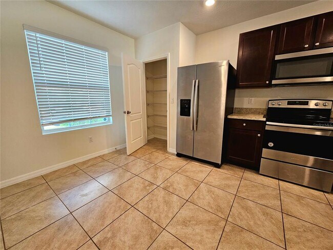 Foto del edificio - 9022 Wildflower Ln