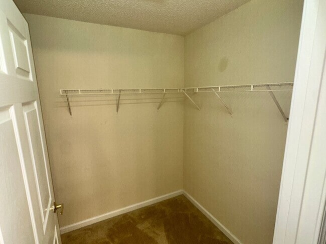 Foto del edificio - 2400 Huntscroft Ln