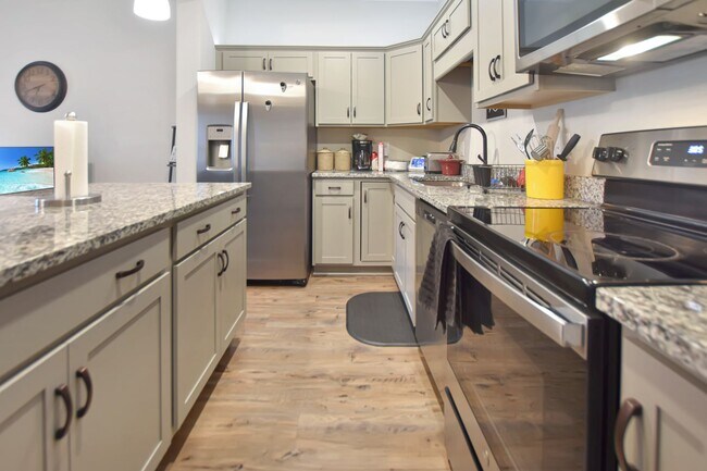 Building Photo - Pet Friendly Two Bedroom!