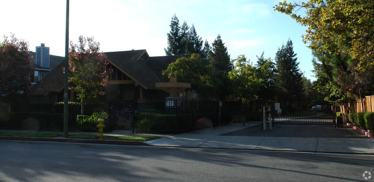 Building Photo - Milagro Independent Living