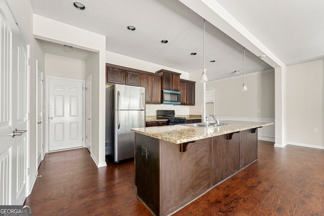Building Photo - 2411 Oakleaf Cir