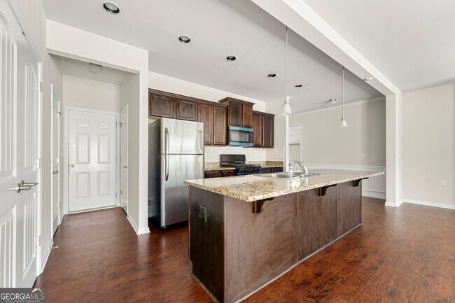Foto del edificio - 2411 Oakleaf Cir