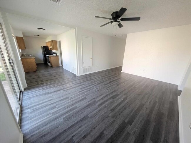 Building Photo - 407 Lotus Ave