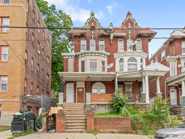 Building Photo - 6231 W Jefferson St