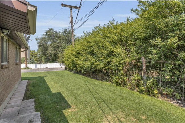 Building Photo - 605 E 340 N