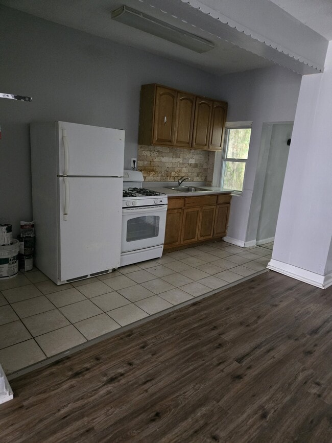 Photo - 5728 Hunter St House