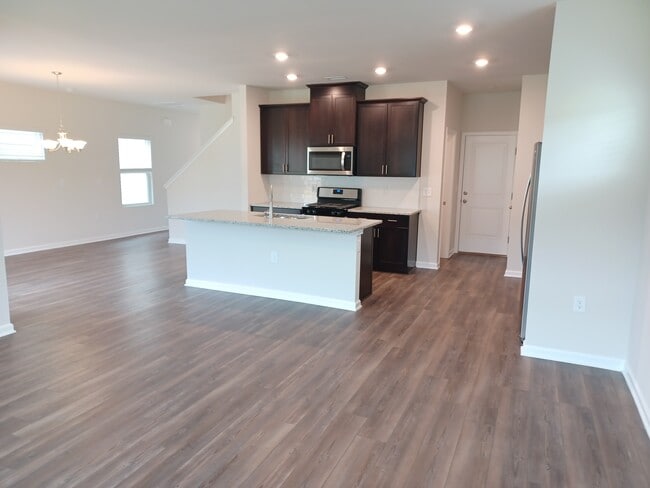 Foto del edificio - 1006 Depot Dr