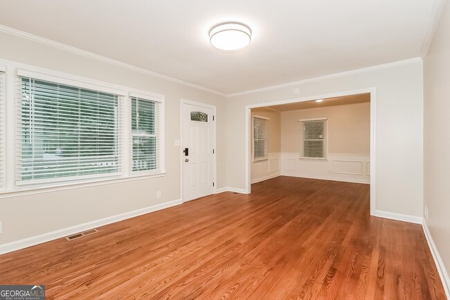 Building Photo - 5844 Lakeshore Dr SE