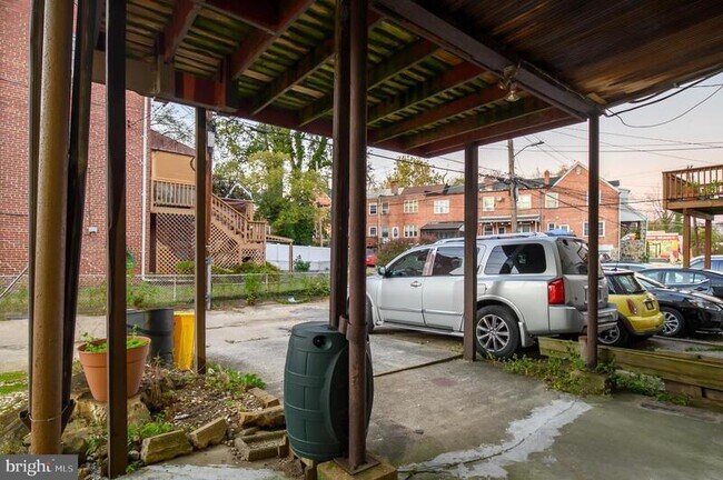 Foto del edificio - 6326 Frederick Rd