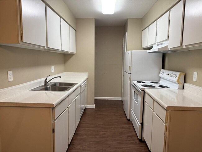 Foto del edificio - 2200 Cypress Landing Rd