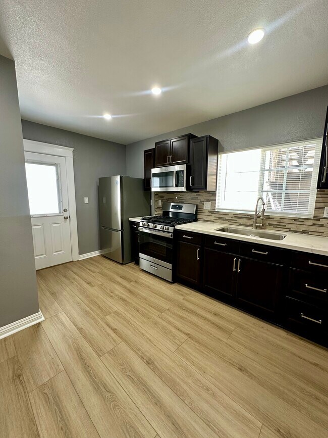 Foto del edificio - 1535 Freeman Ave