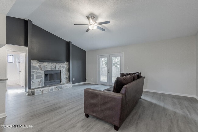 Foto del edificio - 8755 Huntington Woods Cir N