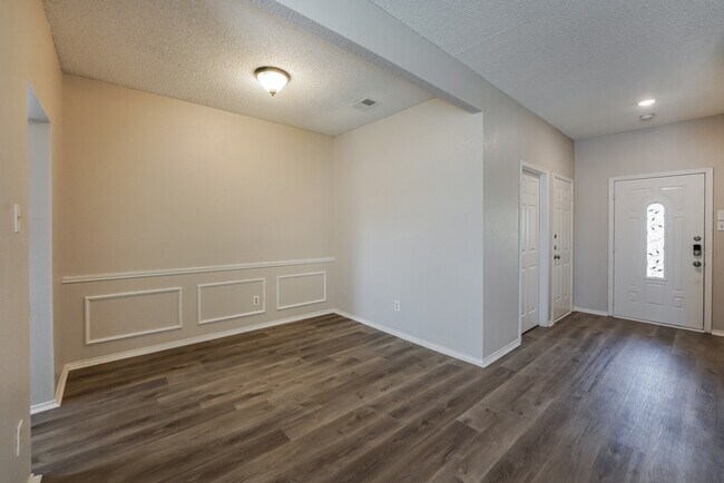 Foto del edificio - 1005 Meadowbend Dr