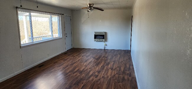 Building Photo - 210 N Elm St