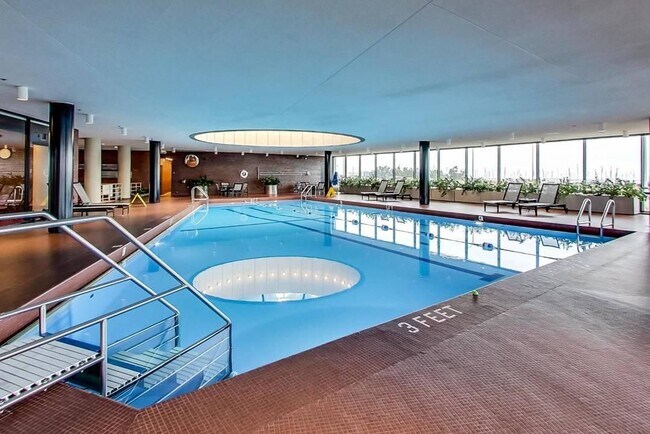Foto del edificio - 155 N Harbor Dr